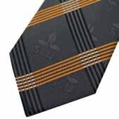 Minsta antal är 100 st slipsar och 100 st scarfs.