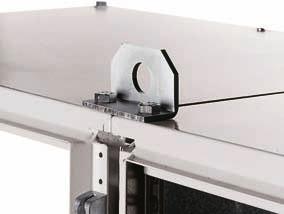 1 front- och 1 bakpanel (2 bakpaneler för 200 mm höga socklar) med monteringsmaterial. Monteringsmaterial för gavelpaneler och tvärprofiler ingår i satsen.