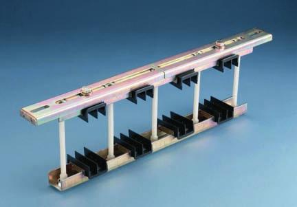 Busbar EUBS, Skenhållare, universal EUBS110TN 1 skena per fas Max avstånd mellan skenstöd (mm) Ipk (ka) 24 48 63 82 114 145 152 165 187 209 Icc (ka) 12 23 30 39 52 66 69 75 85 95 30 x 10 1000 596 456