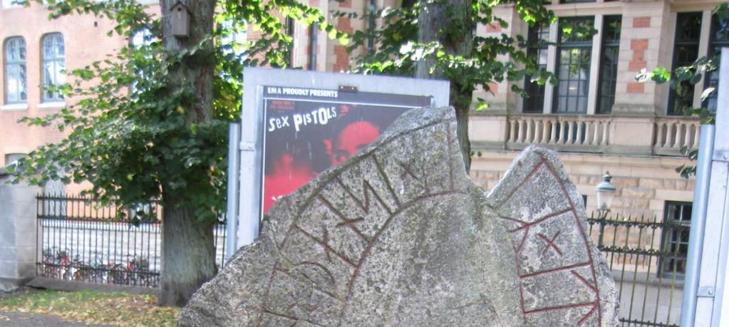 att det limmades fast före vintern för att undvika att vatten trängde in i