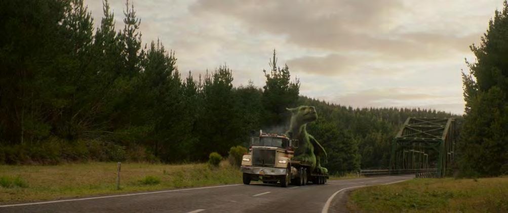 Det blir biljakt. När Gavin blockerar vägen med sin bil fungerar inte bromsarna på långtradaren. Det stora fordonet dundrar rakt in i Gavins bil och glider över en hel bro innan det stannar.