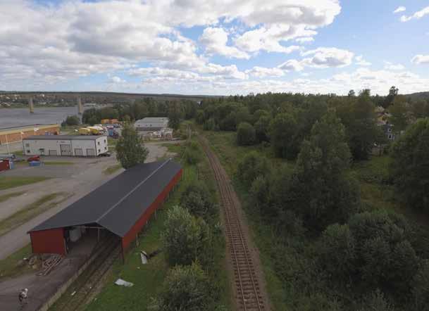 Figur 4.5:2 Vy söderut med den södra delen av Johannedals industriområde till vänster i bilden.