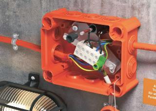 FireBox T för installationer med avsäkrad förgrening Nyttig användning i krävande byggnader: OBO FireBox T med invändig säkring skyddar alla elektriska funktionsområden separat.