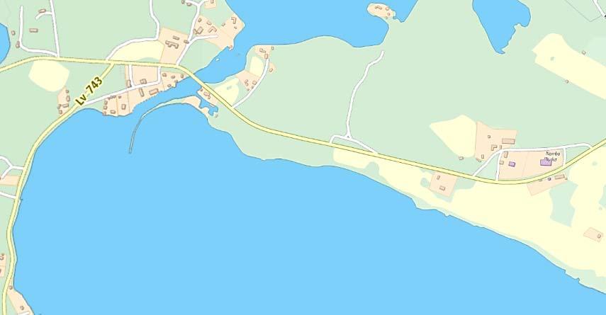 Figur 1. Utdrag ur cx-kartan över området kring Norrbo kyrka. Kyrkobyggnaden är på kartan markerad med en röd pil.