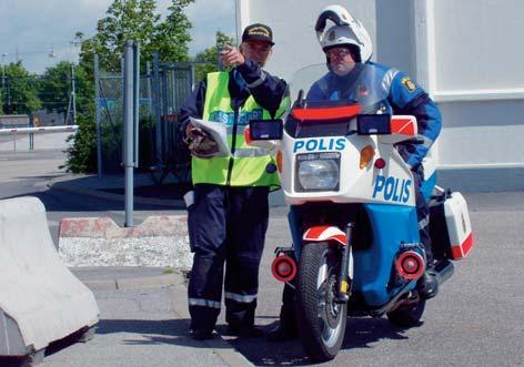 Årsredovisning 2003 Inför förändringarna inom Polisens organisation träffade Rikspolischefen och Kustbevakningens generaldirektör en överenskommelse om fördjupad samverkan med särskild inriktning på