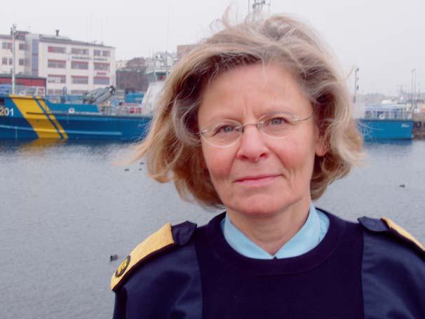 KUSTBEVAKNINGEN Generaldirektörens kommentar Kustbevakningen övervakar, räddar och hjälper till sjöss. Verksamheten bedrivs inom flera politikområden.