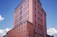 de sista hotellgästerna ut. Fastigheten togs då över av HSB och ett omfattande renoveringsarbete tov vid för att göra om det sju våningar höga hotellet till lägenheter.