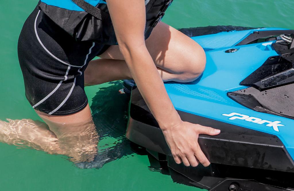 SEA-DOO SPARK-TILLBEHÖR 33 Tow Pro ger den kraft och överlägsna skrovstabilitet du behöver för att omvandla Sea-Doo SPARK på 90 hk till en vattenskoter för dragsporter.
