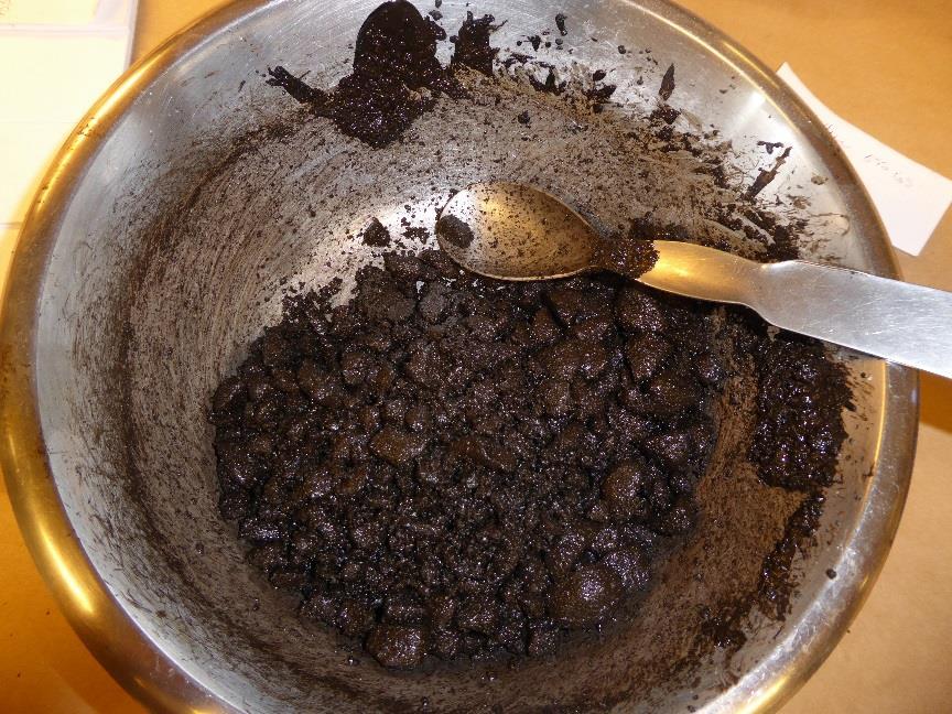 4.5 SKÄNKSLAGG Två provblandningar utfördes med skänkslagg där 5 respektive 10 viktprocent av den totala vikten ersattes med skänkslagg (0-2 mm), resterande material var stenmaterial från Supartallen.