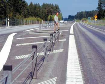 4.5 Kollektivtrafi k Av trafiksäkerhetsskäl föreslås att busshållplatserna till största delen flyttas till vägskälen i anslutning till växlingssträckorna.