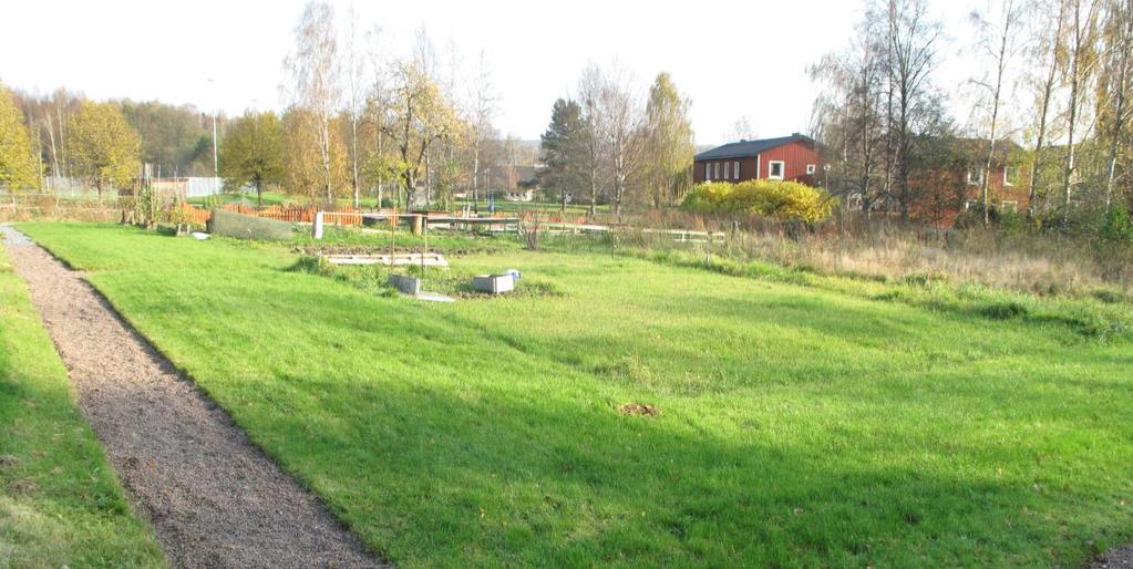 Nya bostäder på befintligt odlingsområde Områdesbeskrivning - Området, som är en del av Kärra s:77, är cirka 14 000 kvm och avgränsas i norr av Klarebergs gård, i öster av Klarebergsvallen, i väster
