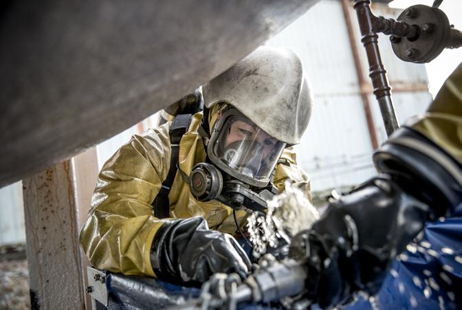 Militär infrastruktur och sjukhus < ÖSTERSUND 90 SOLLEFTEÅ Övningsområden 245 000 människor inom 10 mil från Höga Kusten Airport.