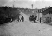 Äldre karta som visar järvägen dragning genom Lyckeby och korsningen Trehörningen. Fotot är taget från norr. Källa foto: Lyckeby Gille bron över Vedeby bäck.