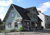 Vid en utveckling av ny bebyggelse i detta område behöver föroreningsfrågan utredas närmare, se vidare under Föroreningar i mark, s. 40.