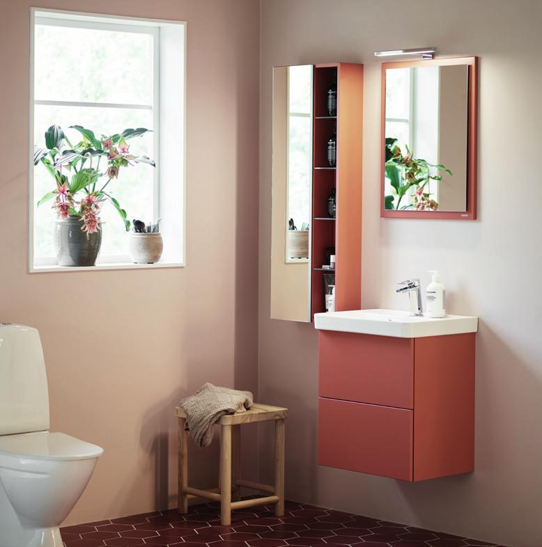 Mezzo Ett litet och lekfullt badrum i behagliga, brända toner. Färgstarkt på ett lugnt och nedtonat sätt.