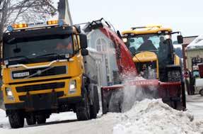 Vi levererar ett komplett sortiment av snöslungor och snöfräsar till traktorer och kompaktmaskiner samt till mindre hjullastare.