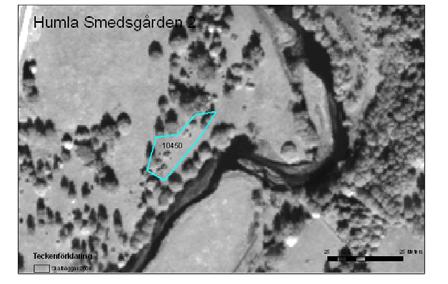 Lokalbeskrivningar Lokal 1. Humla Smedsgården (objekt 10450) Lokalbeskrivning Lokalen ligger ca 1,5 km nordost om Blidsberg på den nordvästra sidan om Ätran.