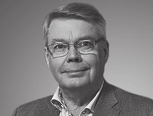 Svedab äger och förvaltar också de svenska landanslutningarna, 1 kilometer motorväg och 2 kilometer järnväg, till bron.