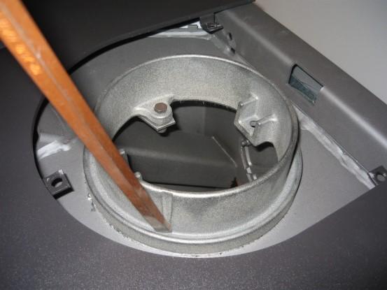 Detta kan vara särskilt viktigt vid blåsig väderlek. Obs: spjället får aldrig blockera draget helt lämna alltid minst 20 cm² fritt utrymme genom skorstenen.