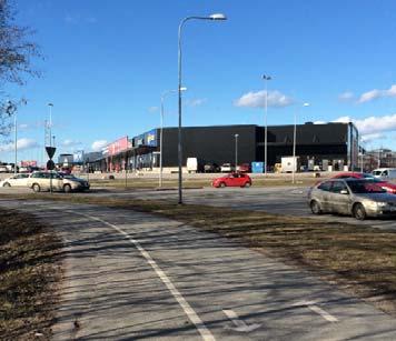 järnvägsspåren och planområdet.