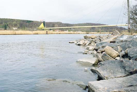 6. Göta älv, Surte Datum: 2003-04-25 Flodområde: Göta älv Koordinat: 641780/127455 Tidigare lokal X Farledsmarkering nr 613 N F Dike Hus Väg Under och från farledsmarkering och 10 m nedströms.