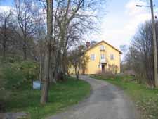 Kvibergs kaserner Kvibergs kaserner är det självklara landmärket i området och utgör blickfånget