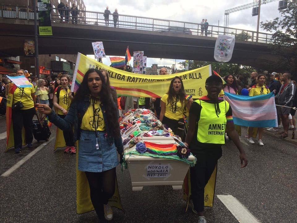 Queer Amnesty Stockholm i Prideparaden Individfall Distriktet har försökt stötta grupperna i arbetet med Individuals At Risk/ individfall genom att låta Andrea Bodekull berätta om Amnestys arbete med