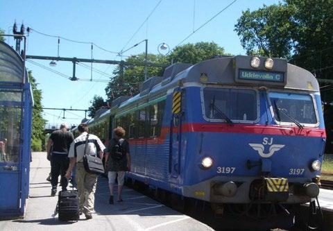 Regionaltåg på Vänersborgs station Nya hyresrätter byggs på Drottninggatan 2017 cykel- och kollektivtrafik.