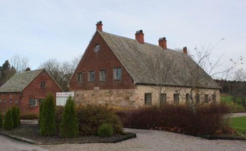 I skogliga miljöer berörs kulturlämningar av skogsvårdslagens hänsynskrav som föreskriver hänsyn till kulturvärden i skogen.