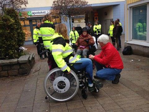 om de kan bidra till möten mellan grupper som annars inte träffas i hög utsträckning. Möjligheten att röra sig till fots, med rullstol, rollator och barnvagn ska ges hög prioritet i stadsplaneringen.