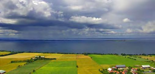 Miljögifter Belastning i på sediment havet Lars Sonesten, Sveriges lantbruksuniversitet Ingemar Cato, SGU 1 miljö ÖVERVAKNING Nederbörden styr variationen Mängden närsalter som varje år förs ut i