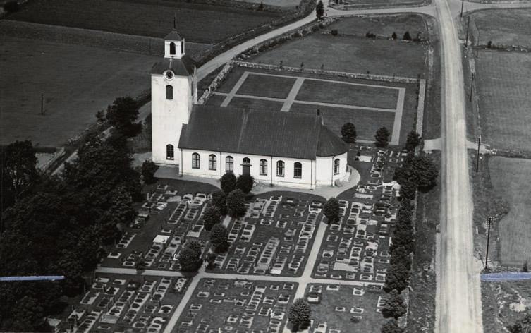 Flygfoton I Smålands museums fotoarkiv finns tre flygfoton över Nottebäcks kyrka och kyrkogård. De är fotograferade 1941, 1947 och 1954.