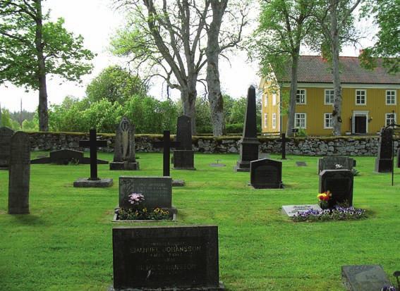 Positivt är att man på Nottebäcks kyrkogård inte samlat ihop alla äldre gravvårdar