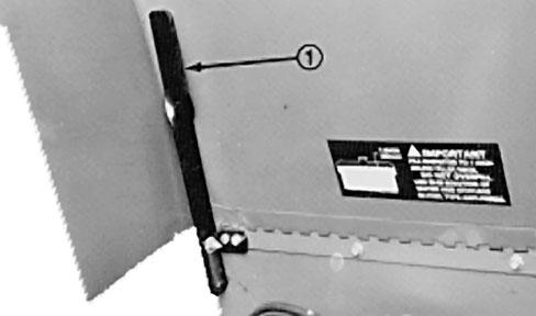Före körning Motorhuvsstötta (Endast modell 30630). Ställ maskinen på en plan yta.. Lossa motorhuvsspärren och öppna huven. 3. Skjut ut motorhuvsstöttans underdel (fig. ) ur hållaren.