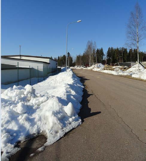 4 (9) Gator och trafik Tarkovägen Gatunät Gång- och cykeltrafik Parkering och angöring Högsveden 5:81 kan nås via Tarkovägen, och Högsvevägen, som båda har direktanslutningar till E16.