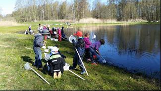 Örebro naturskola klassbesök - hösten 2017 4 Vattendjur under ytan (åk 1-3), september Finns det liv i dammarna runt Naturens Hus? Vilka lever där? Vad äter de? Varför ser de ut som de gör?