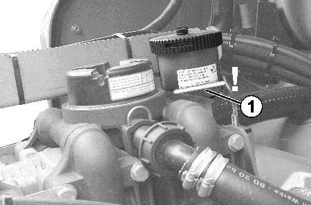 Rengöring, underhåll och service 14.7.2 Pump 14.7.2.1 Kontroll av oljenivån Använd enbart märkesolja eller multifunktionsolja 15W40! Beakta korrekt oljenivå!