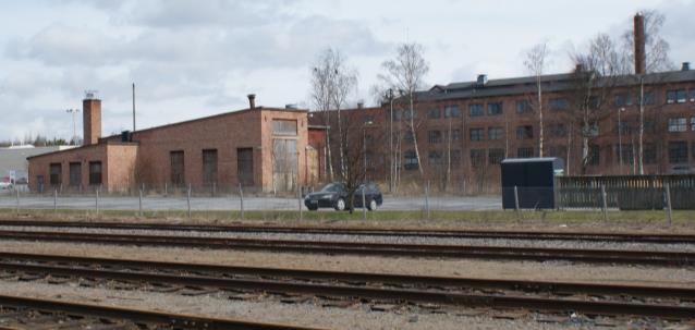 Byggandet av järnvägen inleddes 1886 och den 14 km långa banan till Jakobstad öppnades för trafik 1887.