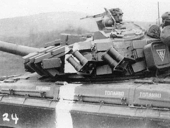T-64A och T-80 var försedda med snarlikt men inte identiskt reaktivt pansar.