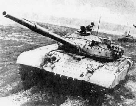 T-72M2 Super Dolly Parton ur Karpatiska militärdistriktet. Vagnen är förberedd med fästpunkter på chassit och tornet för att kunna förses med reaktivt pansar. tyskarna i slutet av andra världskriget.