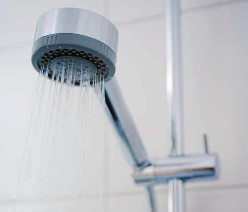 Duschblandare Handduschen har ett generöst flexibelt duschmunstycke med val av olika duschstrålar. BAD Tänk på.