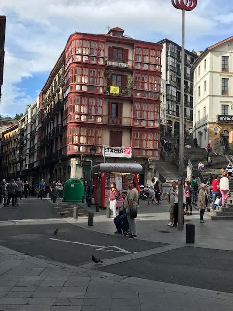 Bilbao studieresa 2017 Bilbao 3 prioriteringar: Ekonomisk aktivitet som skapar jobb Solidarisk finansierad social utveckling