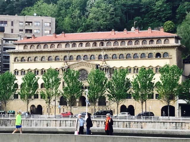 Bilbao studieresa 2017 Bilbao Arbetslösheten i Bilbao klart under den samlade nivån i Spanien. Landet lider fortfarande av nedgången nov08. Även så i Bilbao, men klart bättre återhämtning här.