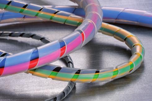 3.5 Kabelskyddssystem Flexibel korrugerad slang Kabelspiral i PTFE för extra skydd SBPTFE När ett högklassat skydd krävs, som ger skydd mot kemiska ämnen och extrema temperaturer, rekommnderas SBPTFE.