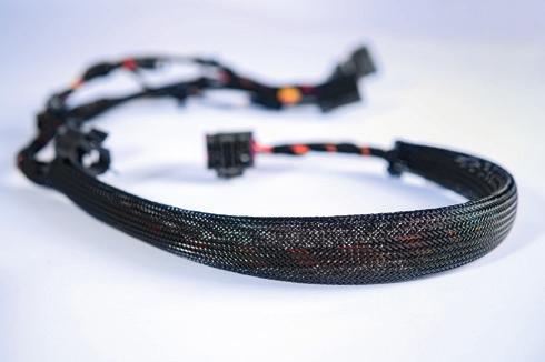 Kabelskyddssystem Flätad skyddsstrumpa 3.6 Lättviktig flätad skyddsstrumpa i polyester Helagaine HEGPL Helagaine HEGPL används huvudsakligen i fordonsinteriörer, motorutrymmen, fordonschassis.