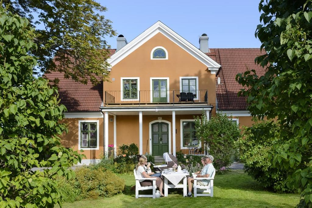 Här finns "festladan" att hyra med bänkar, bord, glas, porslin och grill.
