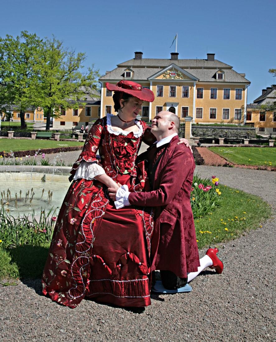 Lerduveskytte bakom herrgården är ett populärt avbräck på kärlekshelgen. Boka en turridning på islandshästar från Löfs Islandshästar. En guidad tur genom ölets historia.