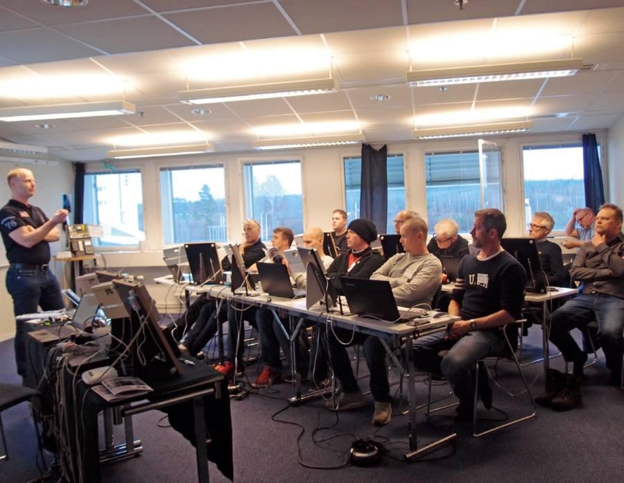 allt mer specialistutbildning i branschen elever i projekteringskurs Inbrottslarm. Dataspelsmässa!