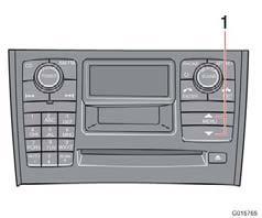 10 Infotainment Kontrollpaneler, audio 10 Knappsats i ratten Audio Telefon Menyhantering Snabbval Menyalternativen är numrerade och kan även väljas direkt med knappsatsen (1-9).