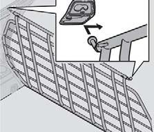 04 Interiör Lastutrymme Skyddsgaller i stål (tillval) Sätt dit skyddshattar på gängorna ovanför rattarna.